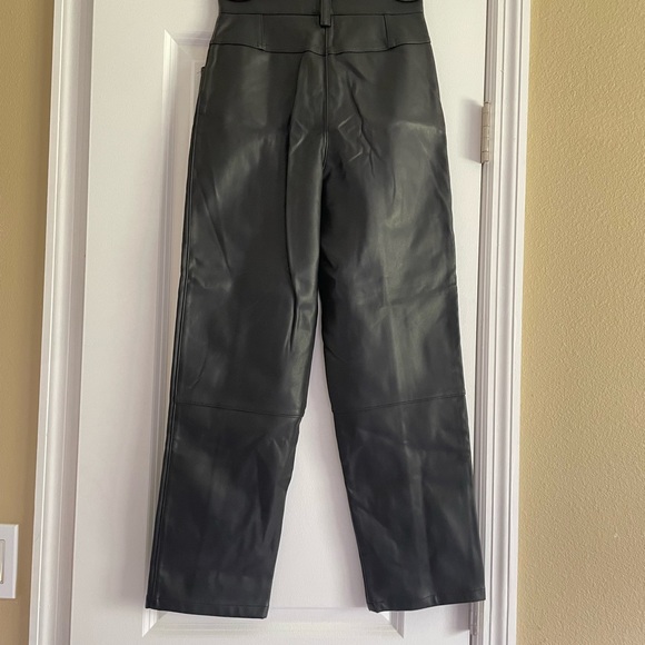 H&M barrel leg pleather pants - Picture 4 of 4
